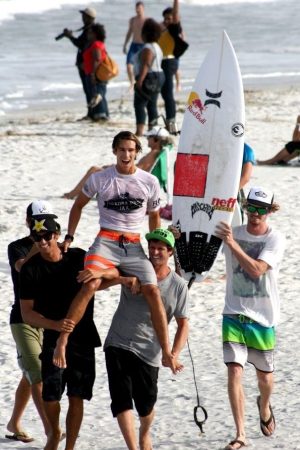 Win a surf contest when your friend are there_